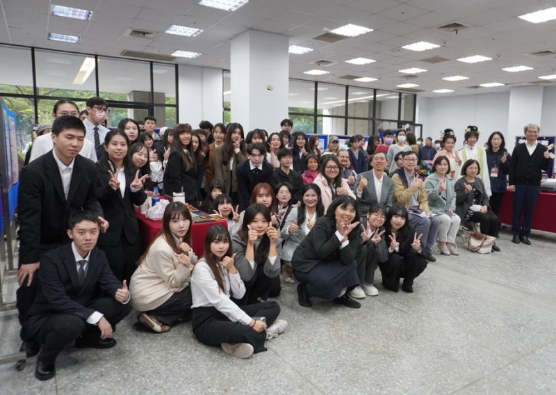  元智大學中語系、應外系攜手展成果 展語文實力 